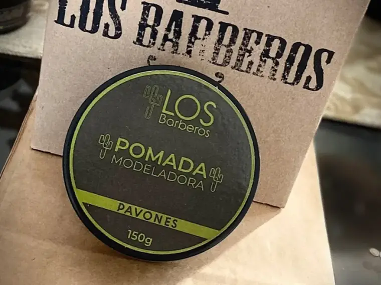 Pomada Pavones Los Barberos na embalagem kraft